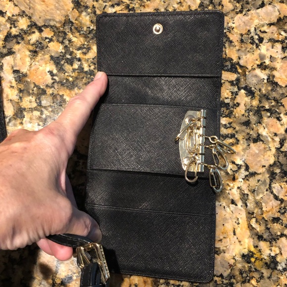 Tory Burch purse with key chain - Picture 4 of 4